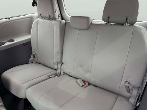 Used 2019 Toyota Sienna XLE w/ XLE Navigation Package image 15