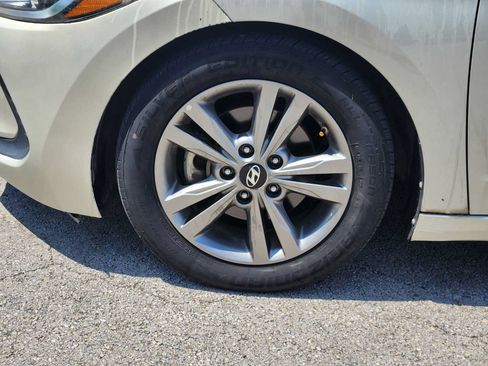 Used 2017 Hyundai Elantra SE FWD image 9