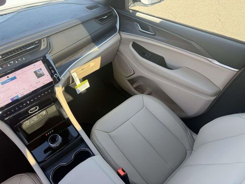 New 2026 Jeep Grand Cherokee Limited AWD/4WD image 28