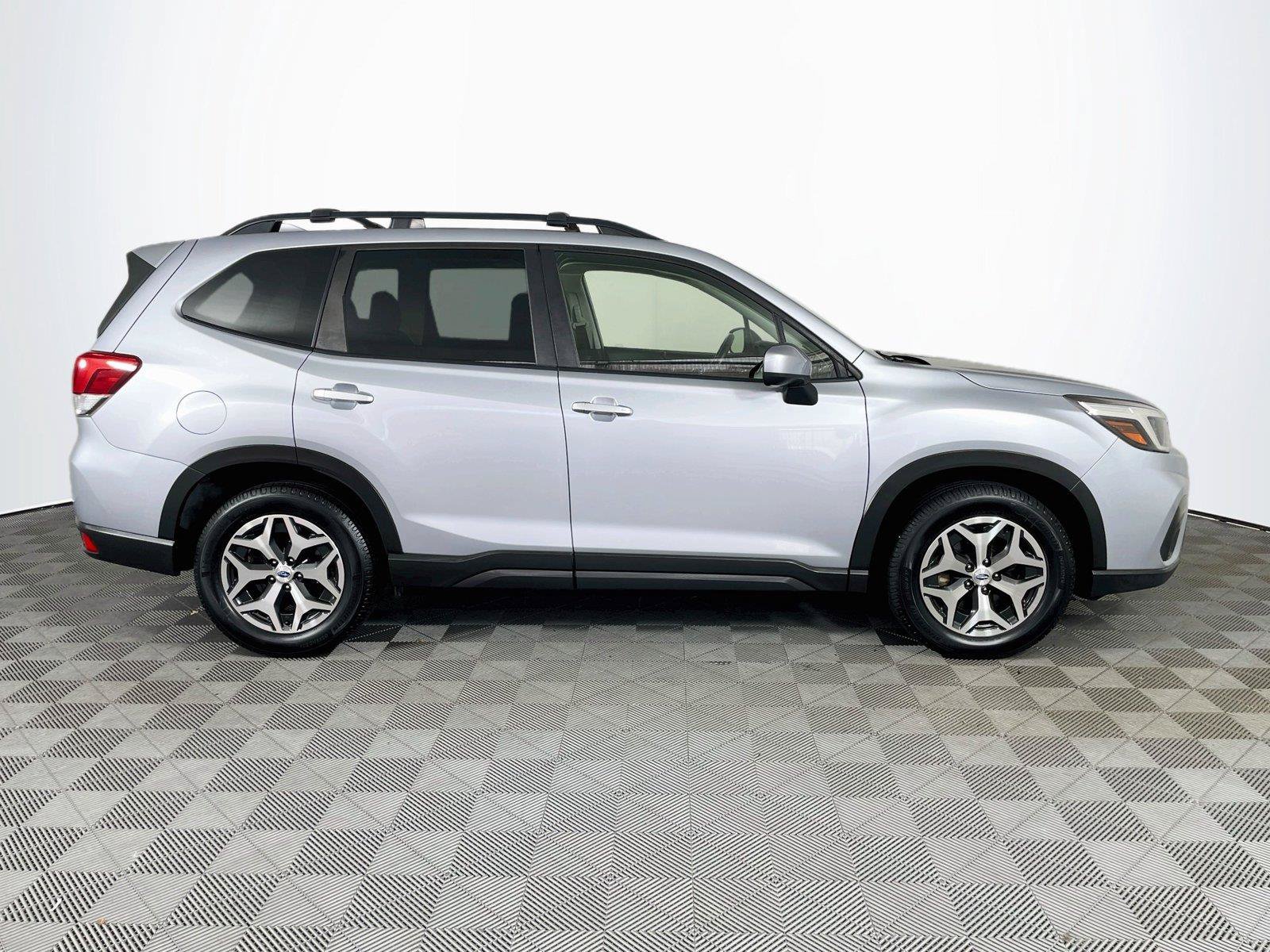Used 2020 Subaru Forester Premium AWD/4WD image 10