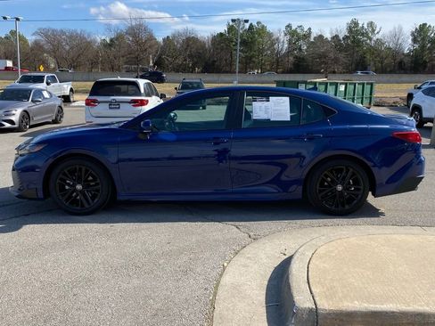 Used 2025 Toyota Camry SE FWD image 4