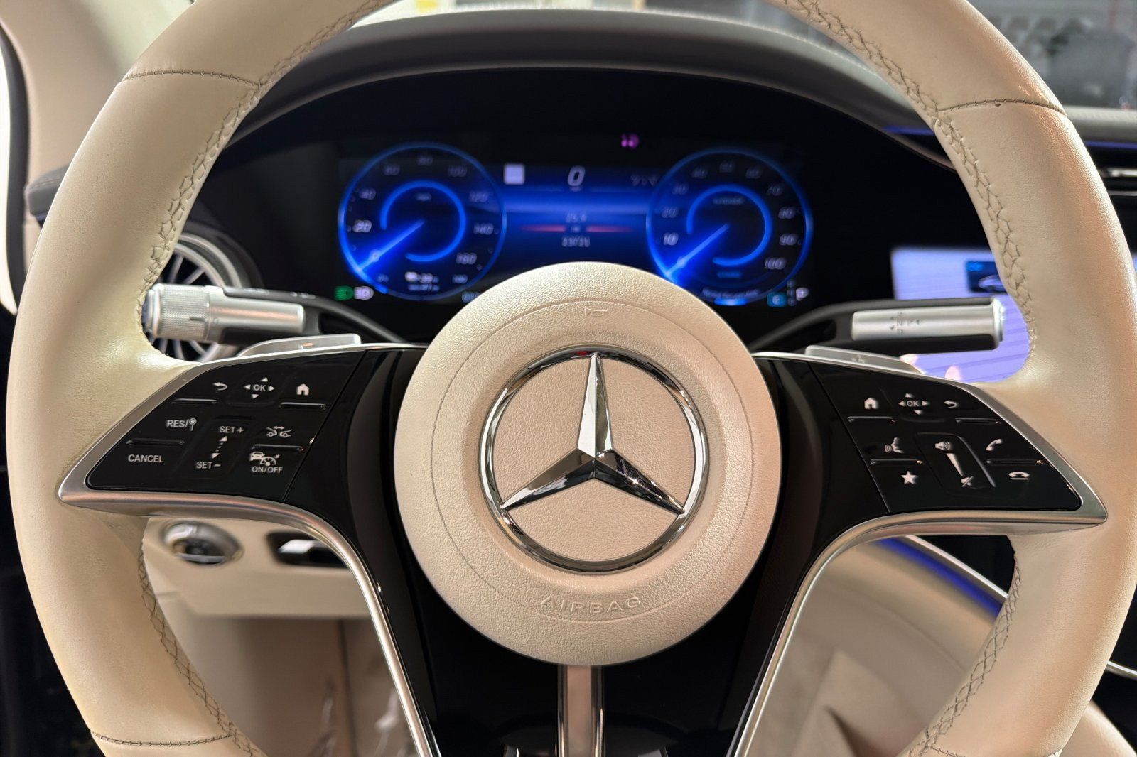 Used 2022 Mercedes-Benz EQS 580 4MATIC Sedan w/ Pinnacle Trim Package image 23