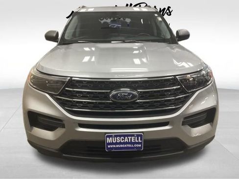 Used 2022 Ford Explorer XLT image 2