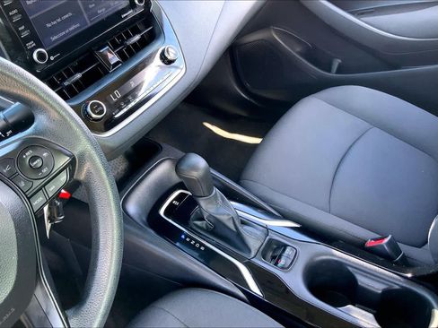 Used 2022 Toyota Corolla LE FWD image 16