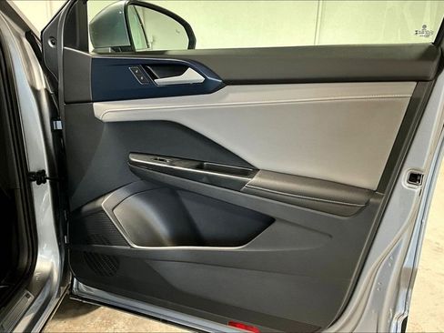 Used 2024 Volkswagen Taos SE image 22