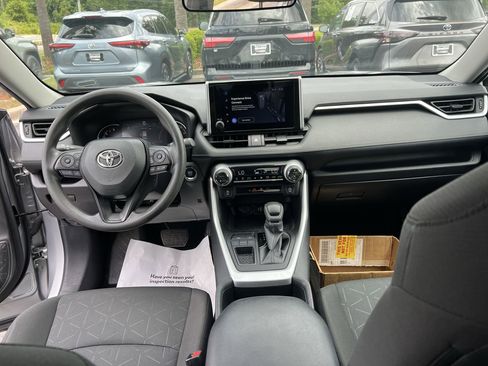 Used 2024 Toyota RAV4 XLE FWD image 31