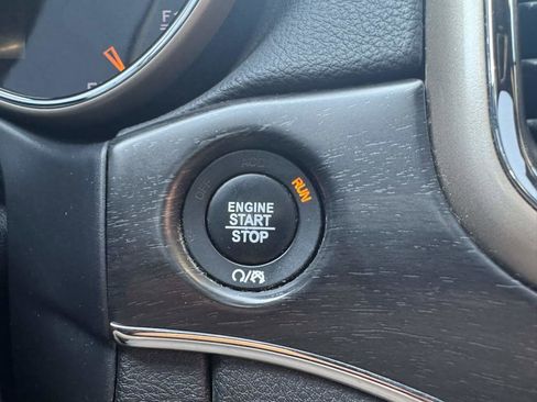 Used 2017 Jeep Grand Cherokee Limited image 35