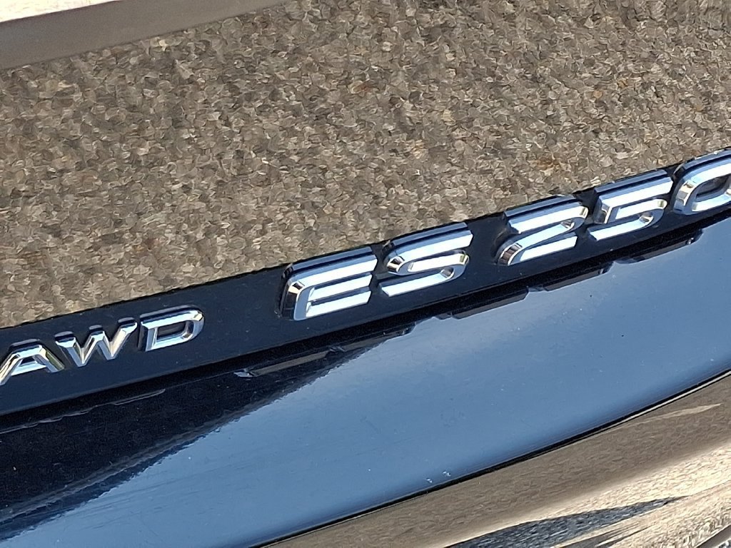 Used 2023 Lexus ES 250 w/ Premium Package AWD/4WD image 30