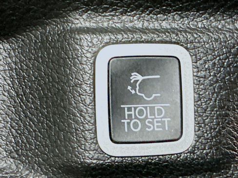 Used 2022 Jeep Grand Cherokee L Limited image 32