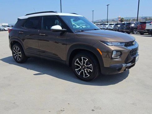 Used 2021 Chevrolet TrailBlazer ACTIV w/ Sun and Liftgate Package FWD image 2