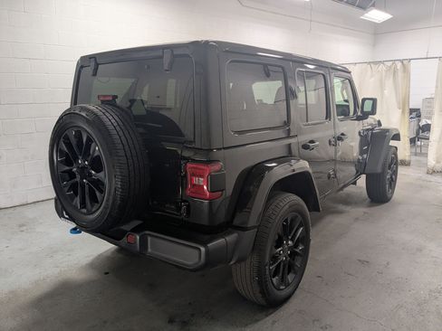 Used 2024 Jeep Wrangler Unlimited Sahara AWD/4WD image 7