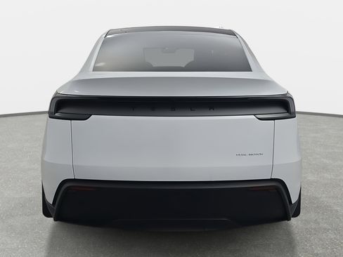 Used 2026 Tesla Model Y Long Range image 6