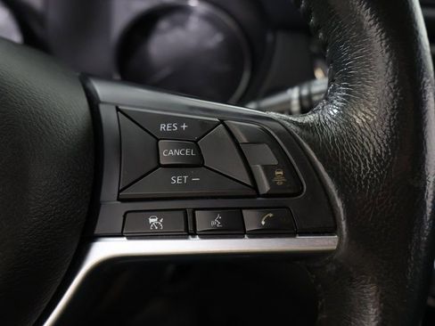 Used 2018 Nissan Rogue SV w/ Premium Package image 46