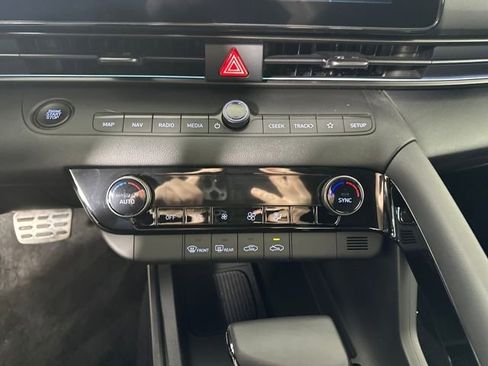 Certified 2025 Hyundai Elantra SEL image 22