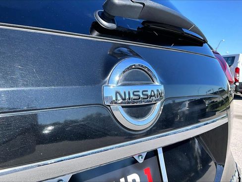 Used 2018 Nissan Rogue SV image 31