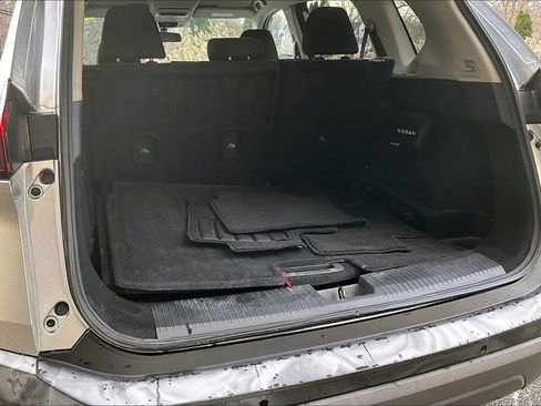 Used 2021 Nissan Rogue SV image 32