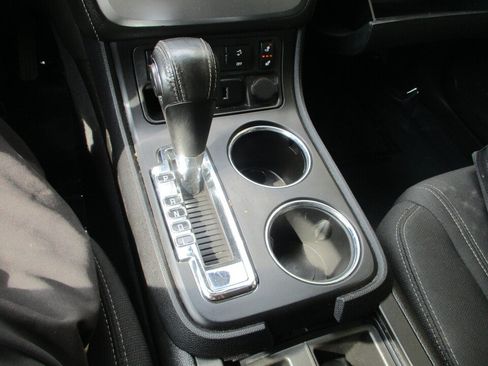 Used 2015 GMC Acadia SLE AWD/4WD image 39