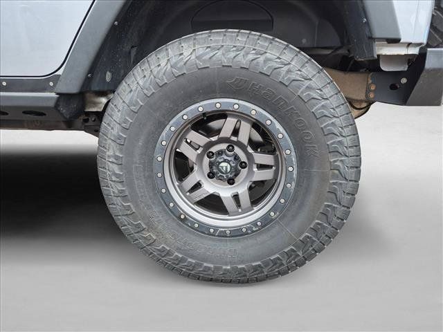 Used 2014 Jeep Wrangler Unlimited Rubicon w/ Connectivity Group AWD/4WD image 12