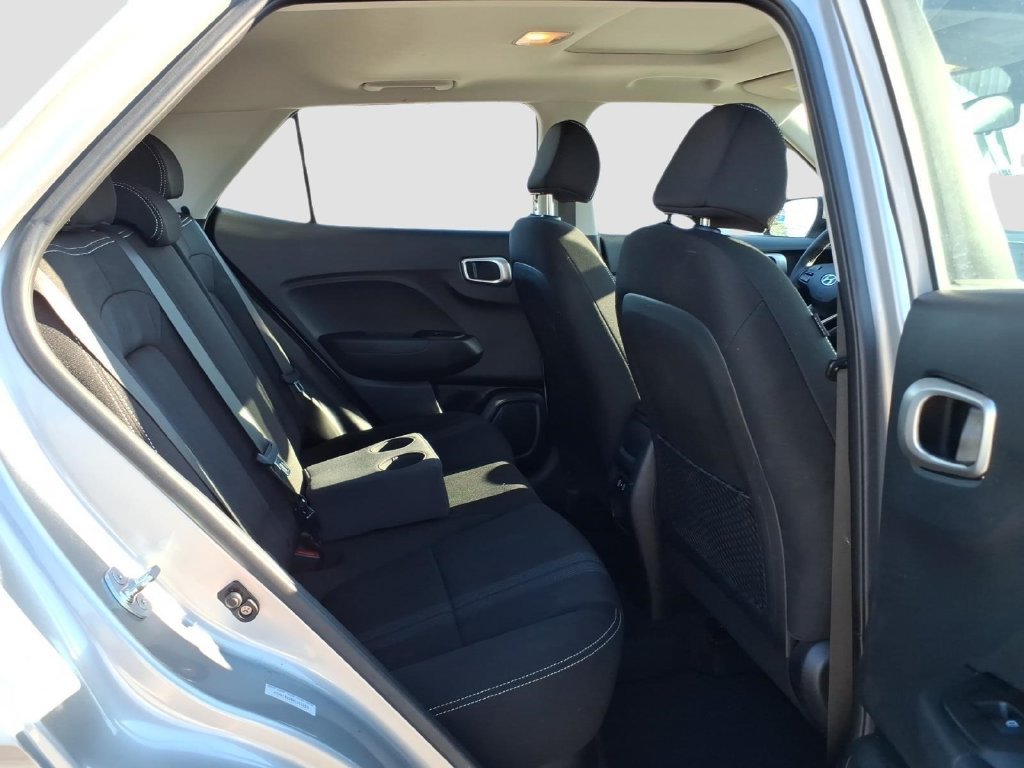 Used 2025 Hyundai Venue SEL FWD image 13