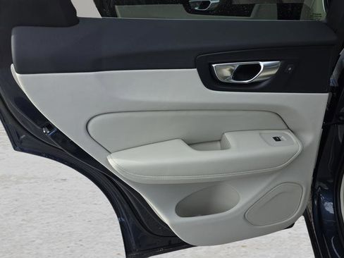 Used 2022 Volvo XC60 B5 Inscription w/ Advanced Package image 13