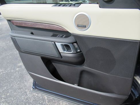 Used 2018 Land Rover Discovery HSE AWD/4WD image 21