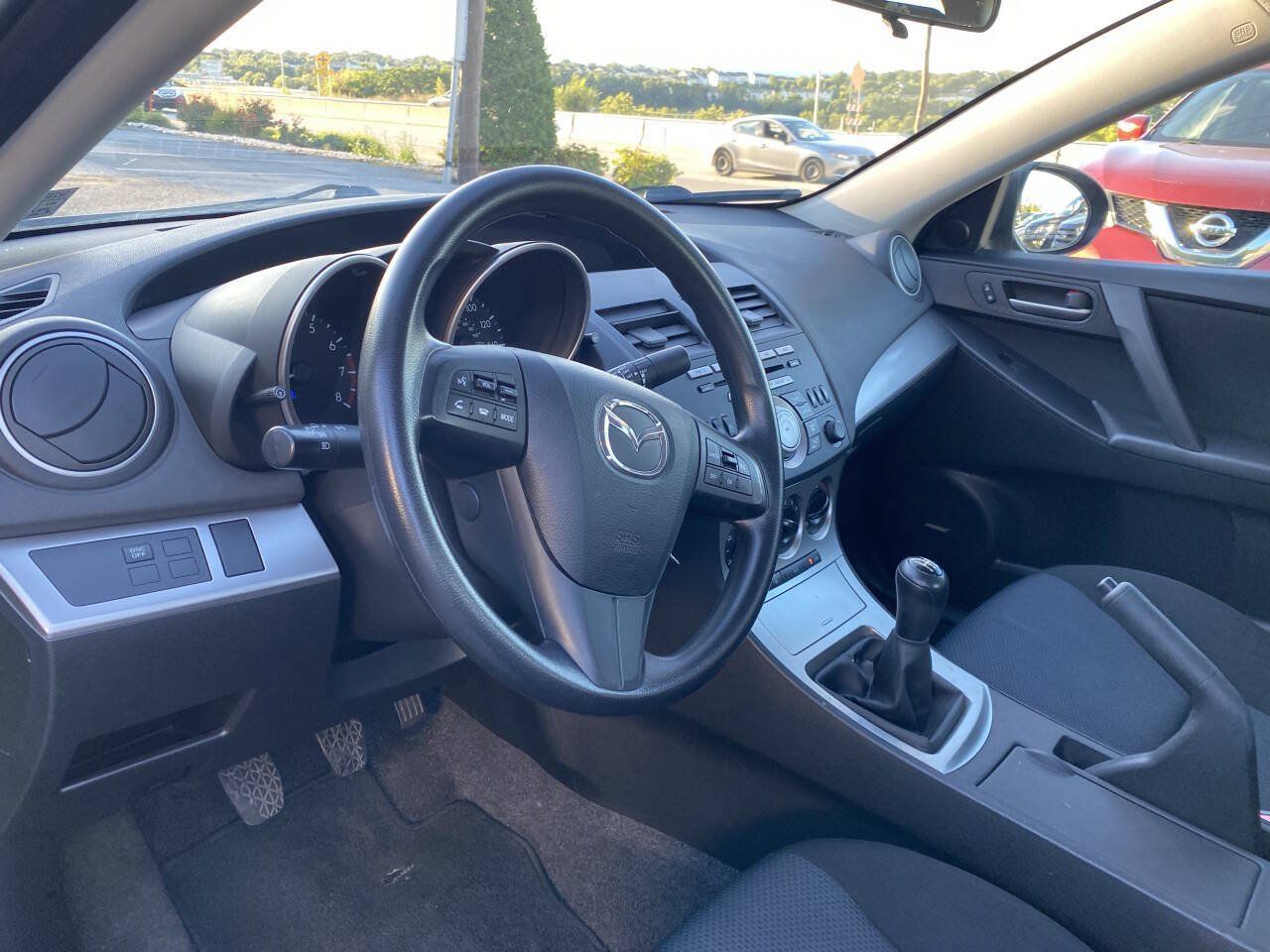 Used 2011 MAZDA MAZDA3 i Touring FWD image 10