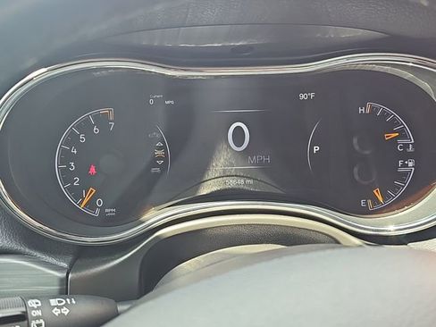 Used 2021 Jeep Grand Cherokee Laredo X AWD/4WD image 12