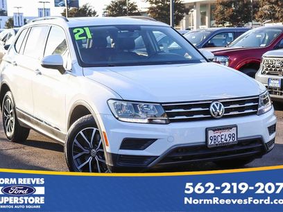 Used 2021 Volkswagen Tiguan SE w/ Panoramic Sunroof Package