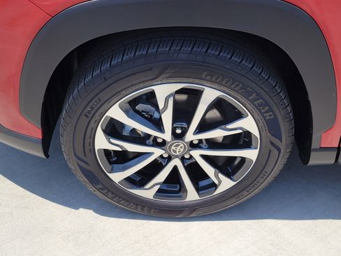 Certified 2024 Toyota Corolla Cross XLE image 15