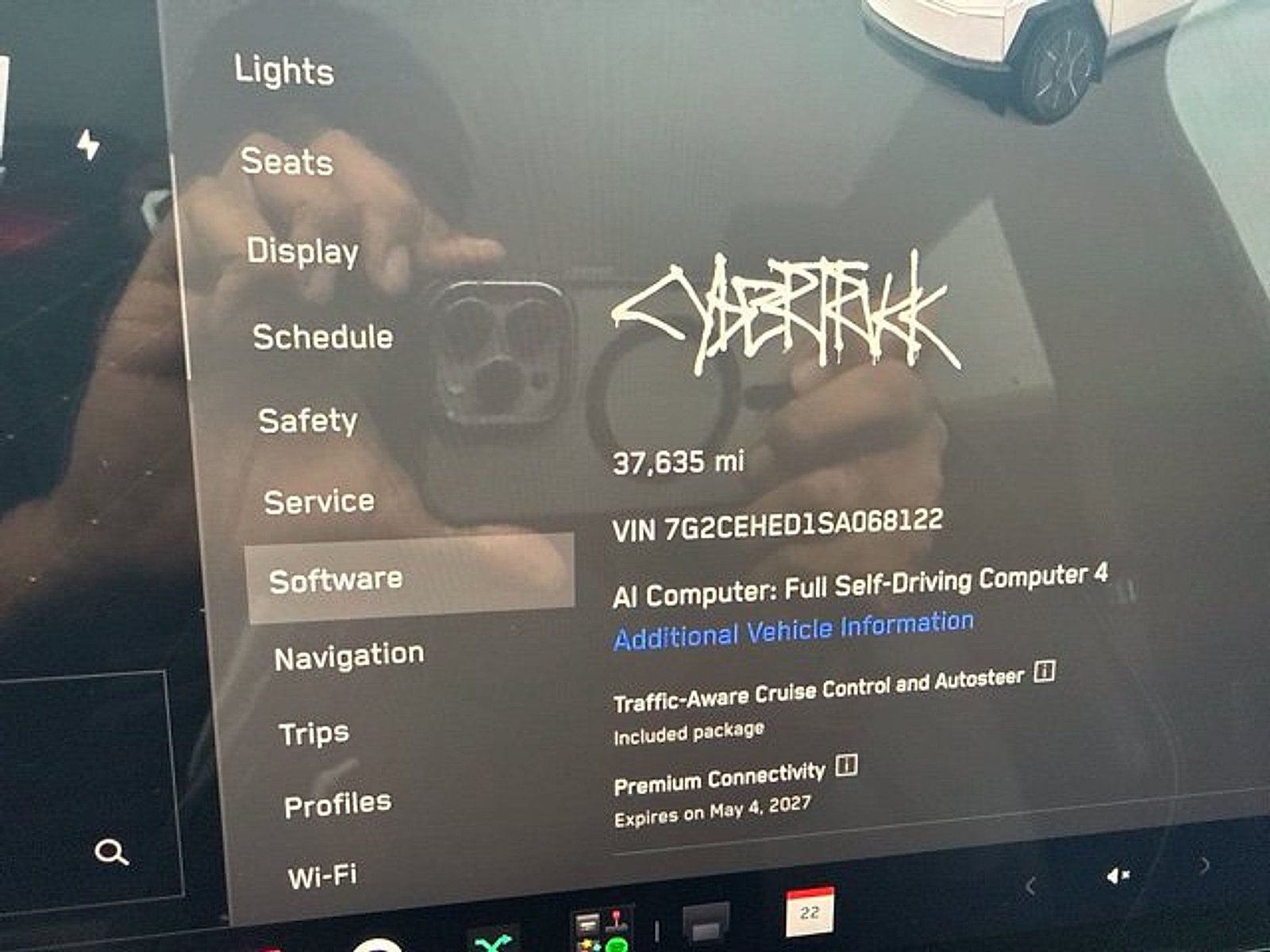 Used 2025 Tesla Cybertruck AWD Crew Cab image 33