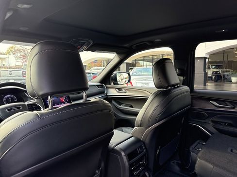 New 2025 Jeep Grand Cherokee Overland image 24