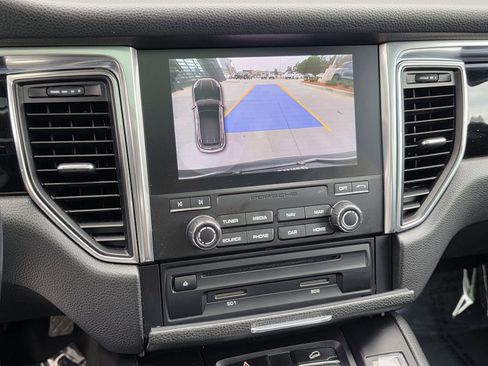 Used 2018 Porsche Macan image 19