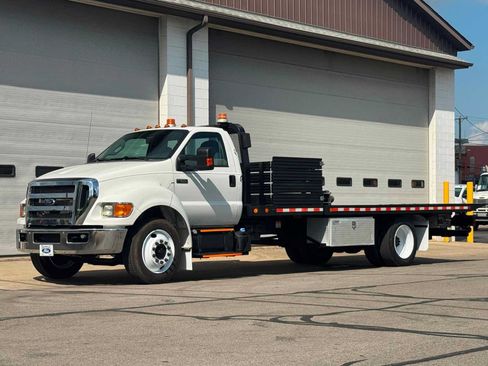 Used 2015 Ford F650 2WD Regular Cab Super Duty image 1
