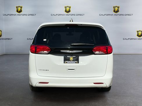 Used 2022 Chrysler Voyager LX image 6