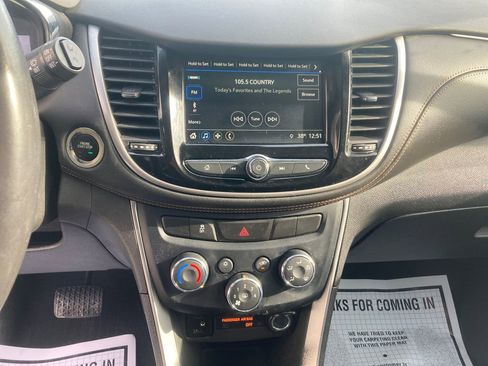 Used 2019 Chevrolet Trax LT w/ LT Convenience Package image 22