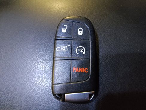 Used 2018 Jeep Grand Cherokee Limited w/ Trailer Tow Group IV image 32