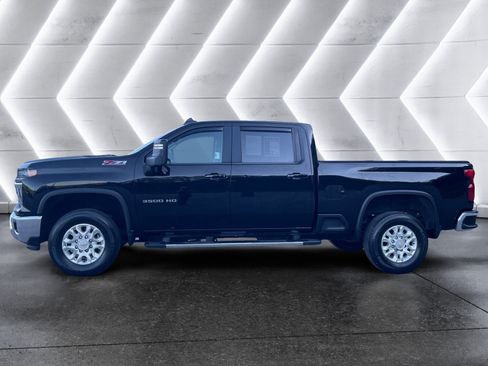 Used 2024 Chevrolet Silverado 3500 LT w/ Convenience Package AWD/4WD image 3