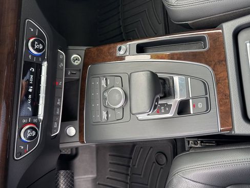 Used 2020 Audi Q5 2.0T Premium w/ Convenience Package image 27