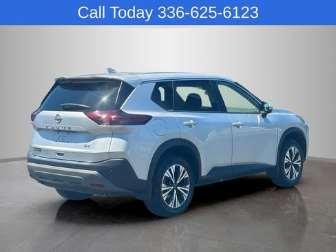 Used 2023 Nissan Rogue SV FWD image 5