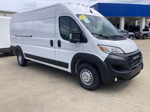 Used 2024 RAM ProMaster 2500 w/ Convenience Group FWD image 3