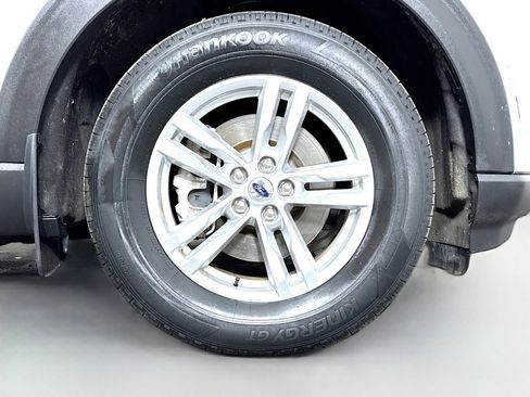 Used 2020 Ford Explorer XLT w/ Comfort Package AWD/4WD image 9