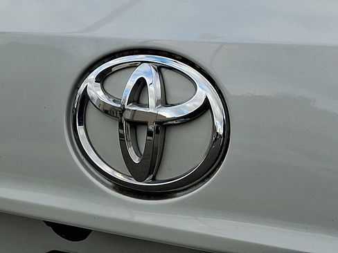 Used 2022 Toyota Highlander XLE image 30