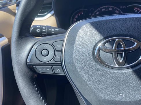 Used 2023 Toyota RAV4 XLE Premium image 33