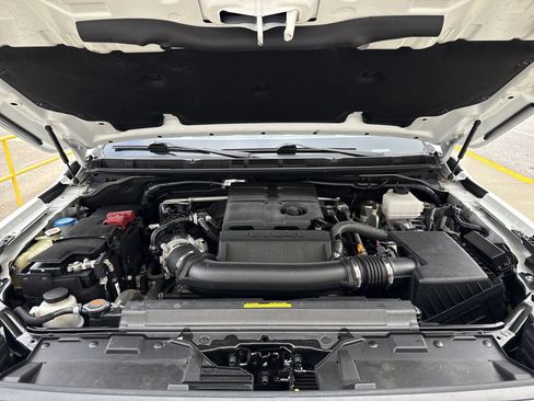 Used 2025 Nissan Frontier PRO-4X w/ Pro Convenience Package AWD/4WD image 34