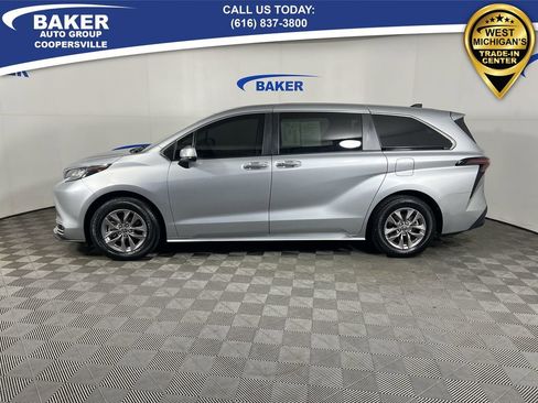 Used 2023 Toyota Sienna XLE image 6