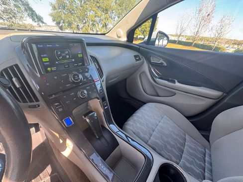 Used 2014 Chevrolet Volt w/ Enhanced Safety Package 1 image 26