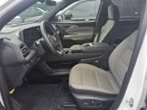 Used 2026 Chevrolet Traverse LT w/ Driver Confidence Package FWD image 20