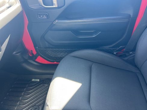 Used 2020 Jeep Wrangler Unlimited Sahara image 22