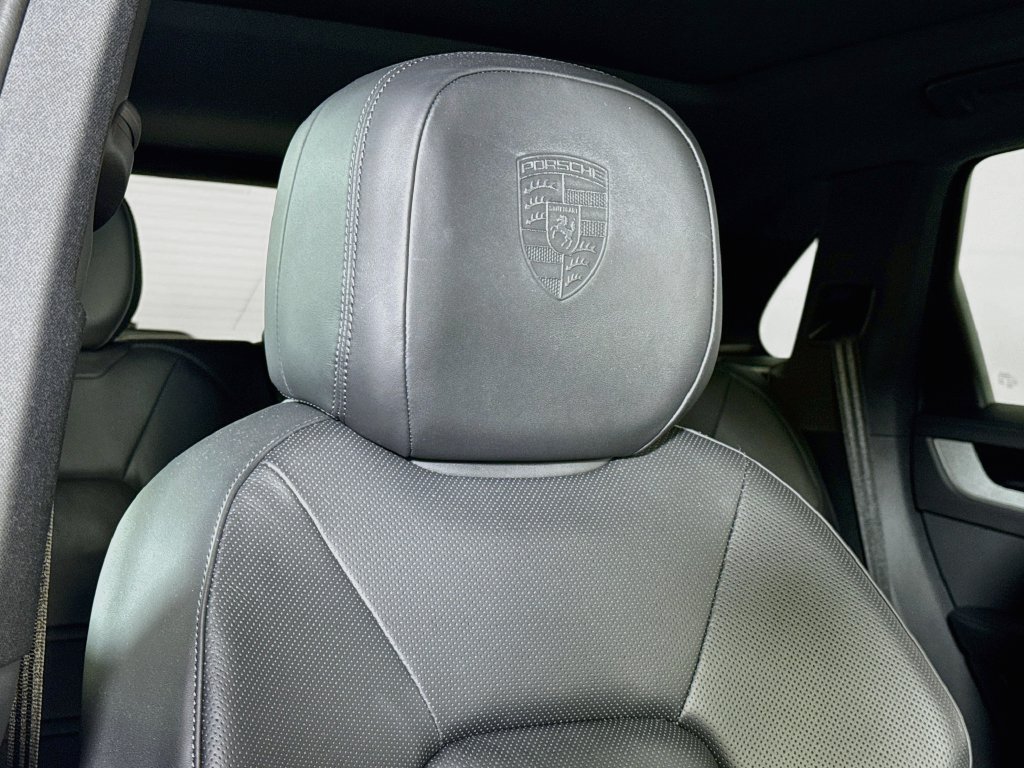 Certified 2025 Porsche Cayenne AWD/4WD image 26