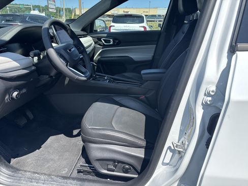 Used 2025 Jeep Compass Limited w/ Elite Group AWD/4WD image 12